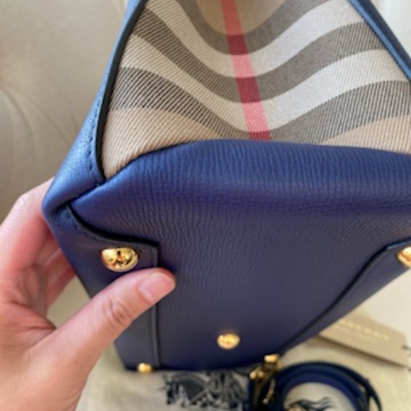 (SOLD) Burberry Navy Banner Tote - Picture 7 of 9